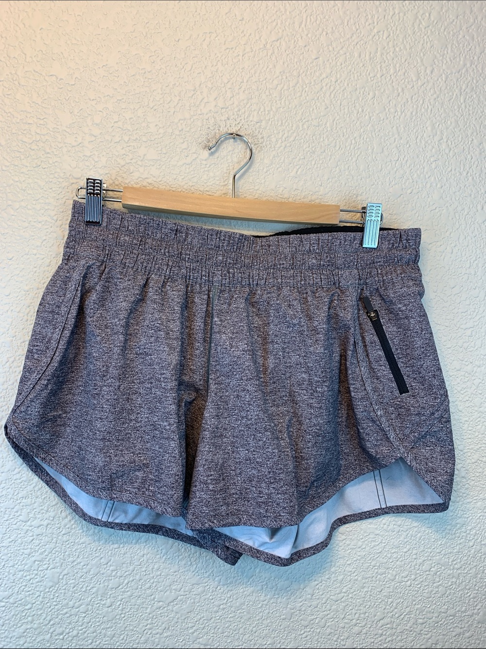 Lululemon Womens Shorts Large Sz 12 Gray Lined Tracker LW7AT8SZ running pocket